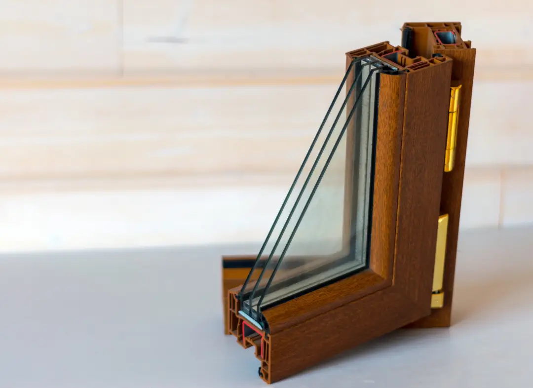 Installation de fenêtre en bois sur mesure Juvignac